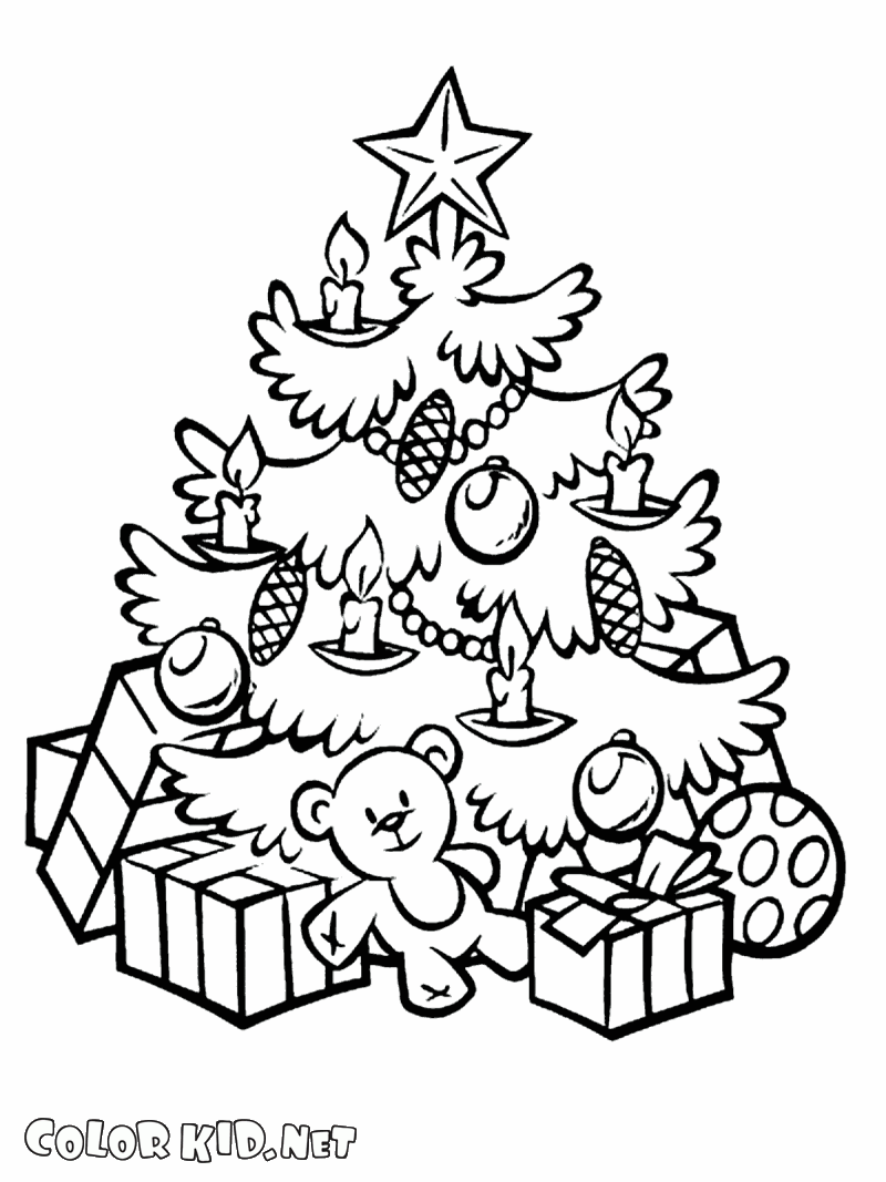 شجرة عيد الميلاد والعديد من الهدايا