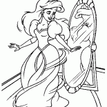 حورية البحر الصغيرة في المرآة