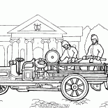 أول شاحنة إطفاء